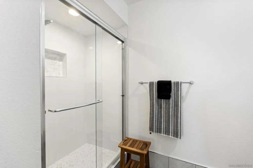 6567 Caminito Catalan La Jolla, CA 92037