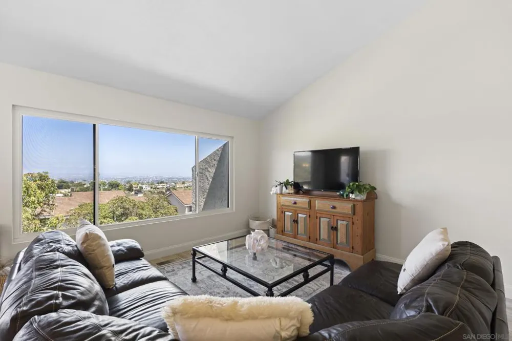 6567 Caminito Catalan La Jolla, CA 92037