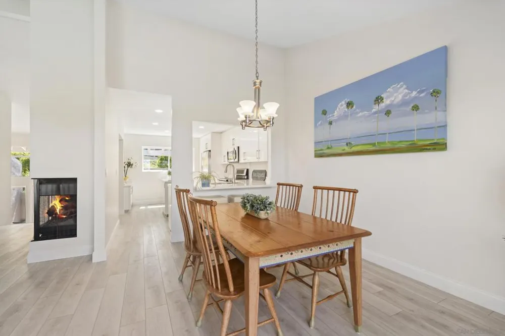 6567 Caminito Catalan La Jolla, CA 92037