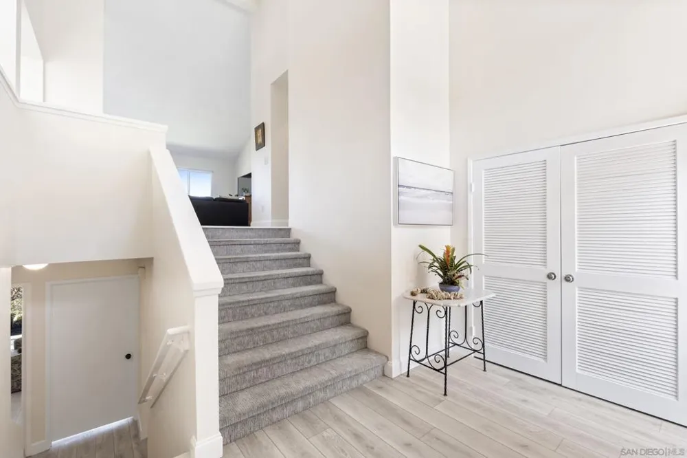 6567 Caminito Catalan La Jolla, CA 92037