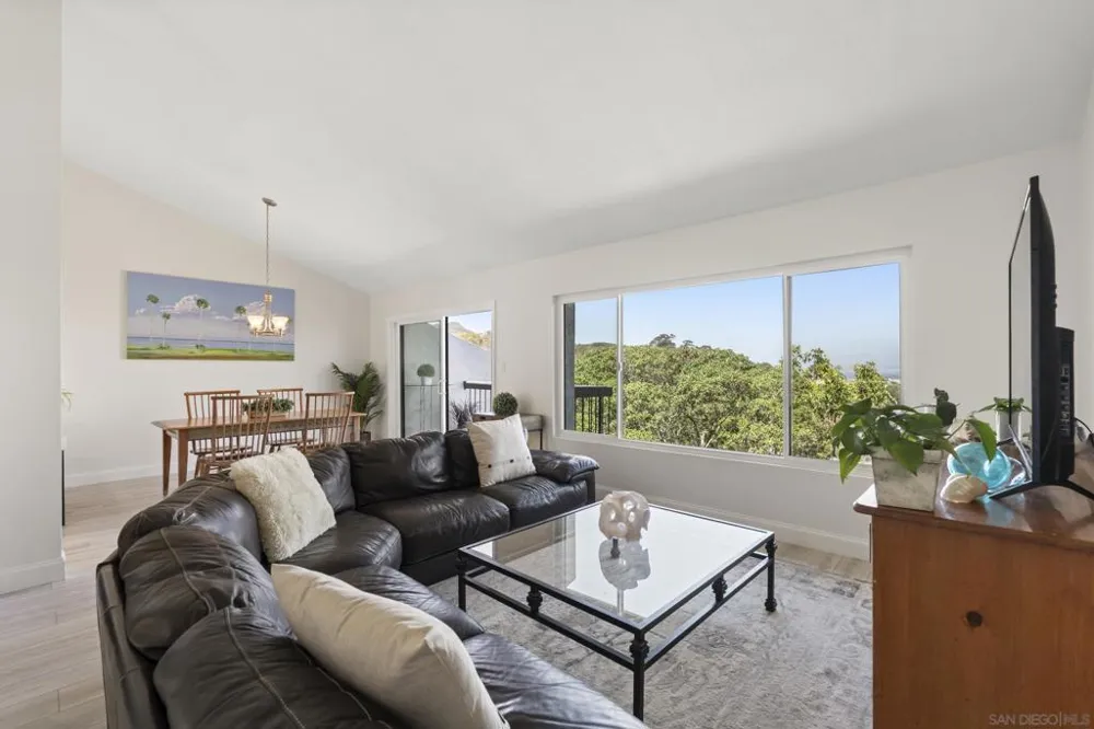 6567 Caminito Catalan La Jolla, CA 92037