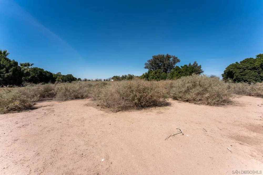 2465 Meloland Rd El Centro, CA 92243