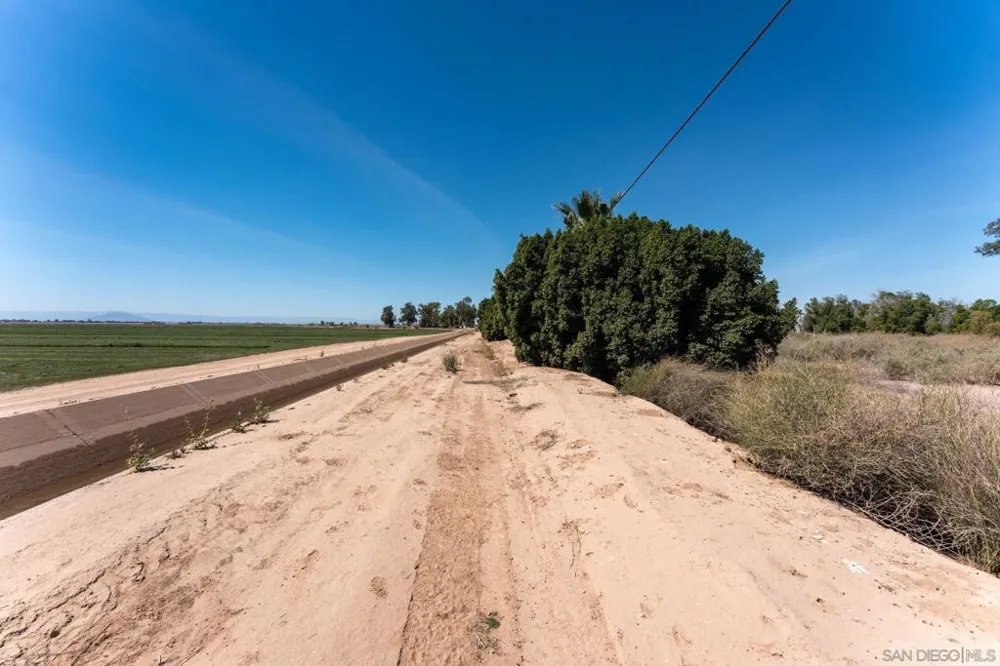 2465 Meloland Rd El Centro, CA 92243