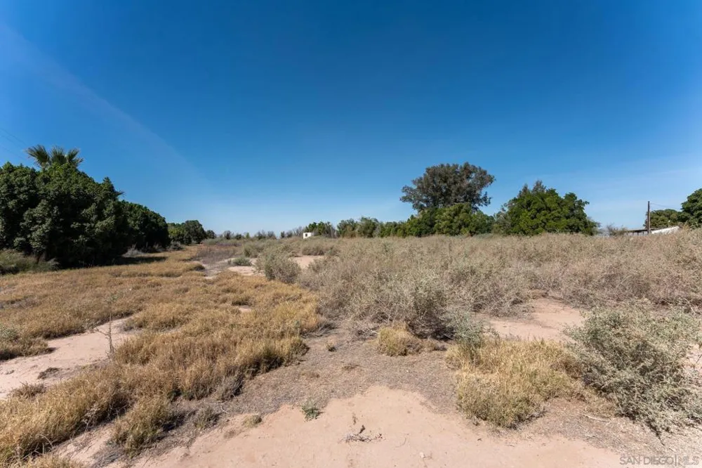 2465 Meloland Rd El Centro, CA 92243