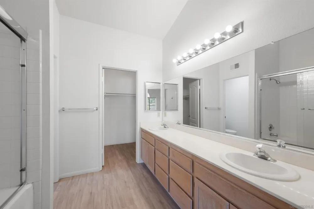 11340 Portobelo #3 San Diego, CA 92124