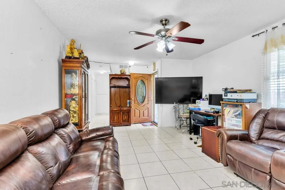 8580 Gold Coast Dr San Diego, CA 92126