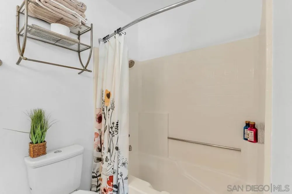 11235 Avenida De Los Lobos #C San Diego, CA 92128