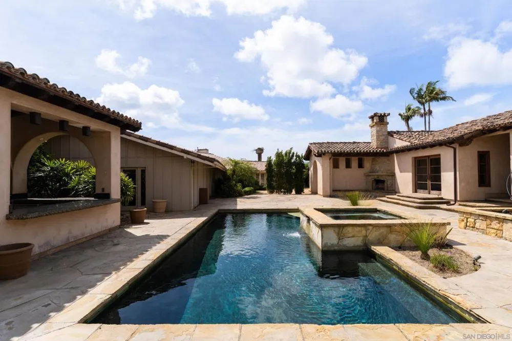 6858 Las Colinas Rancho Santa Fe, CA 92067