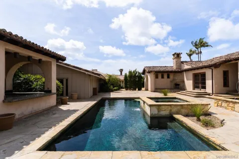 6858 Las Colinas