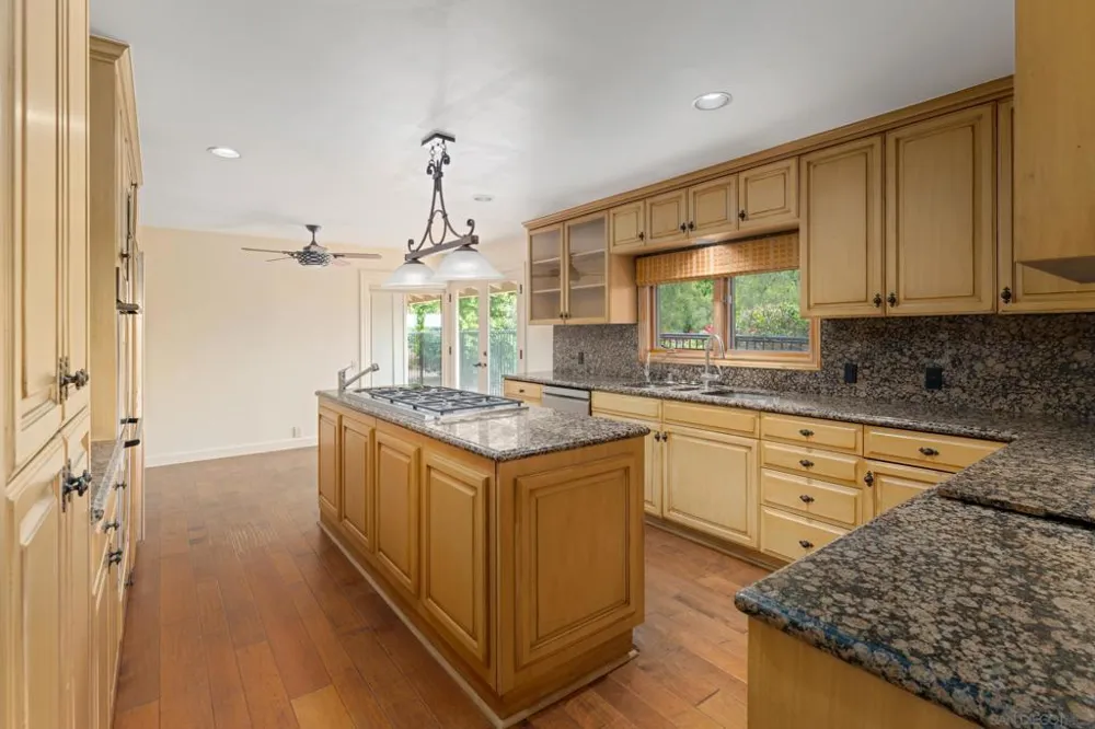 6858 Las Colinas Rancho Santa Fe, CA 92067