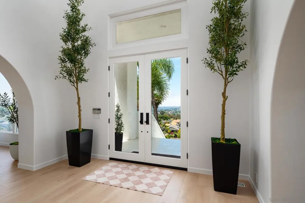 7402 Cadencia St Carlsbad, CA 92009