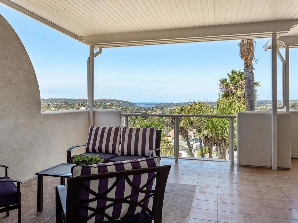 7402 Cadencia St Carlsbad, CA 92009