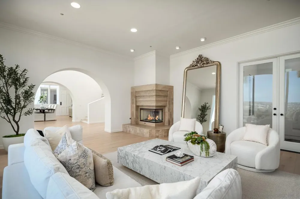 7402 Cadencia St Carlsbad, CA 92009