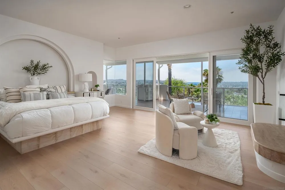 7402 Cadencia St Carlsbad, CA 92009