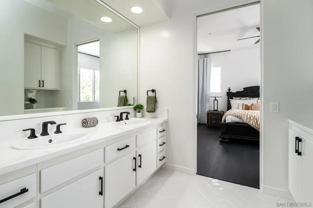7402 Cadencia St Carlsbad, CA 92009