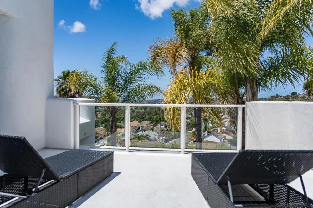 7402 Cadencia St Carlsbad, CA 92009