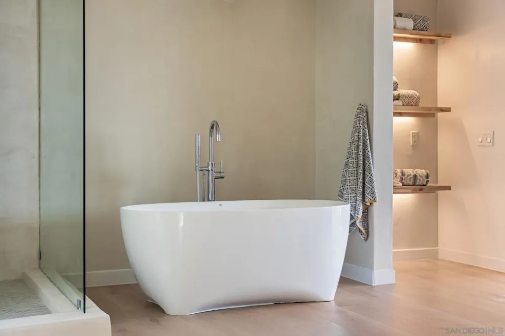 7402 Cadencia St Carlsbad, CA 92009