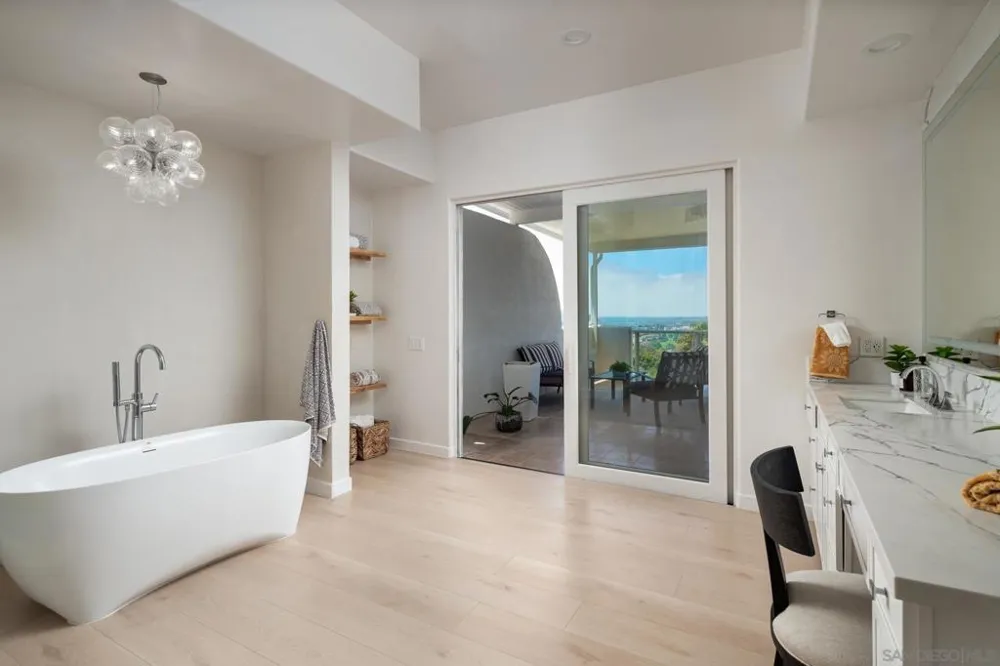 7402 Cadencia St Carlsbad, CA 92009