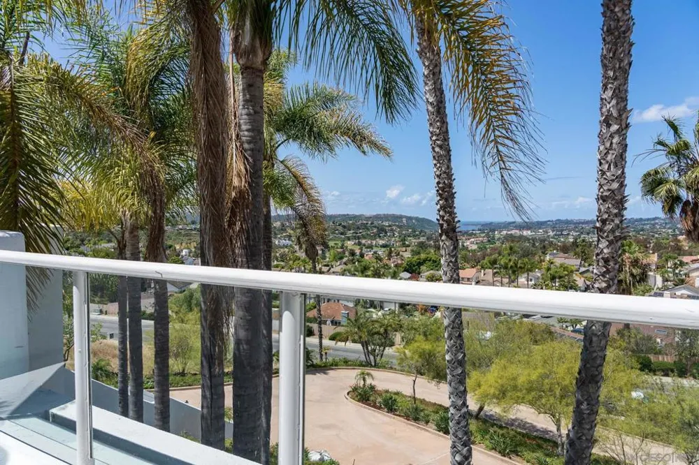 7402 Cadencia St Carlsbad, CA 92009