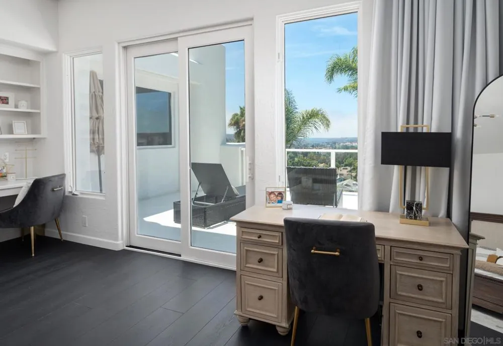 7402 Cadencia St Carlsbad, CA 92009