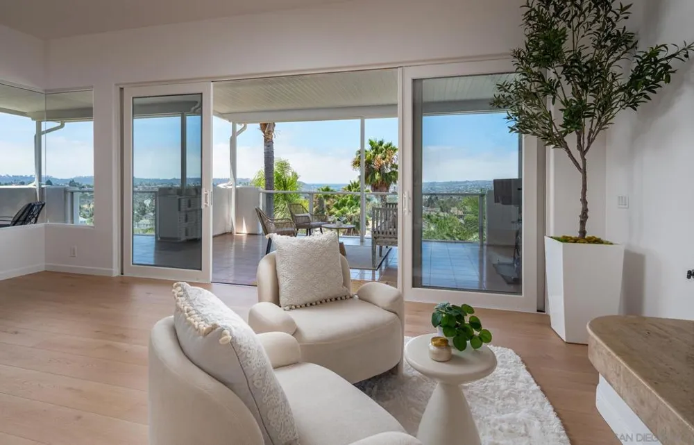 7402 Cadencia St Carlsbad, CA 92009