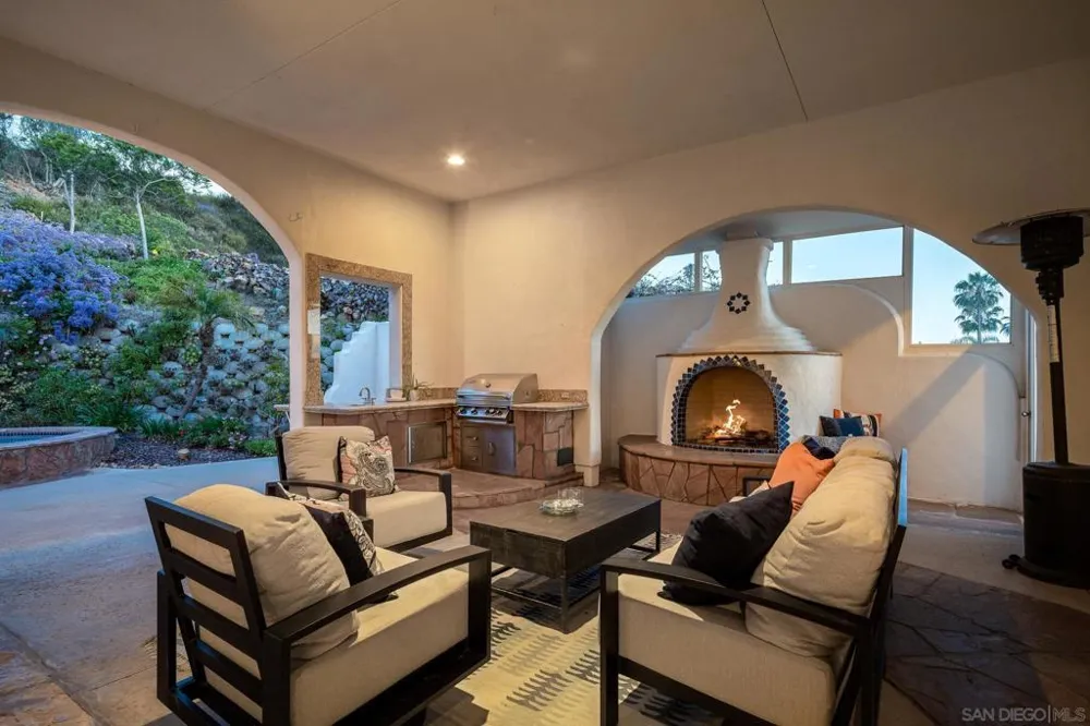 7402 Cadencia St Carlsbad, CA 92009