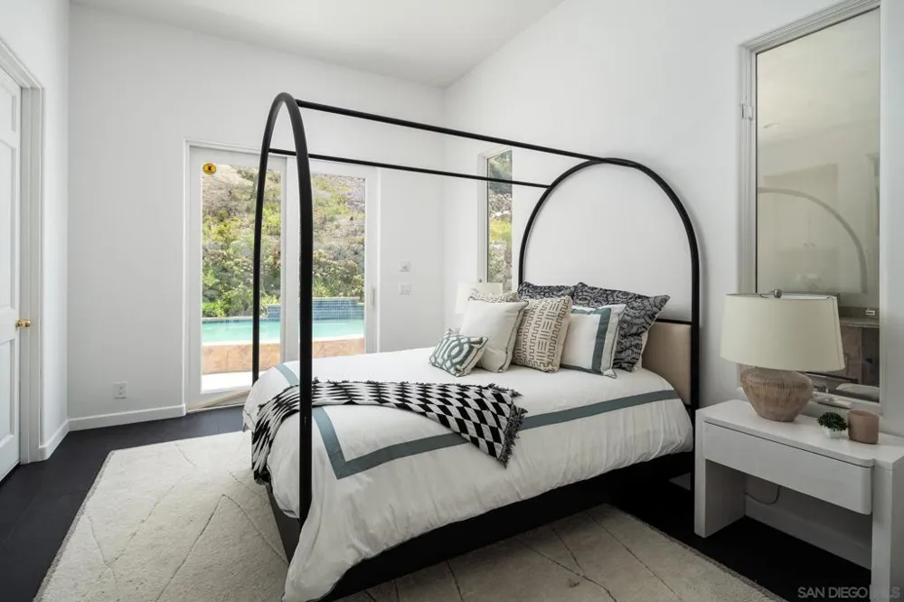 7402 Cadencia St Carlsbad, CA 92009