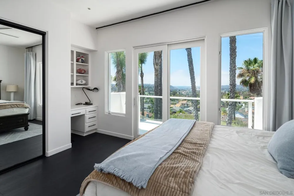 7402 Cadencia St Carlsbad, CA 92009