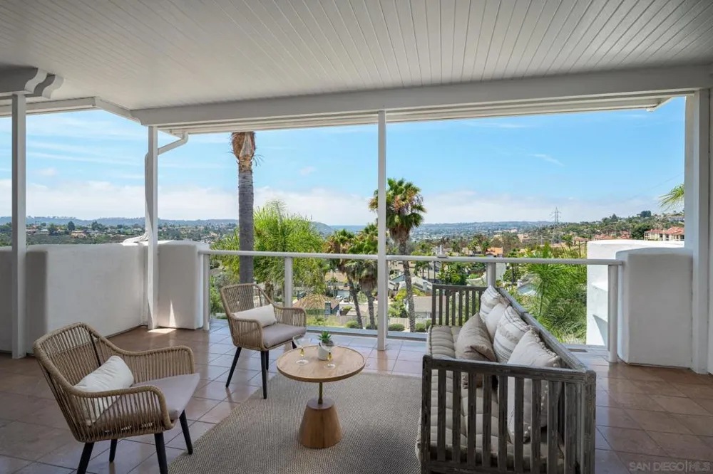 7402 Cadencia St Carlsbad, CA 92009