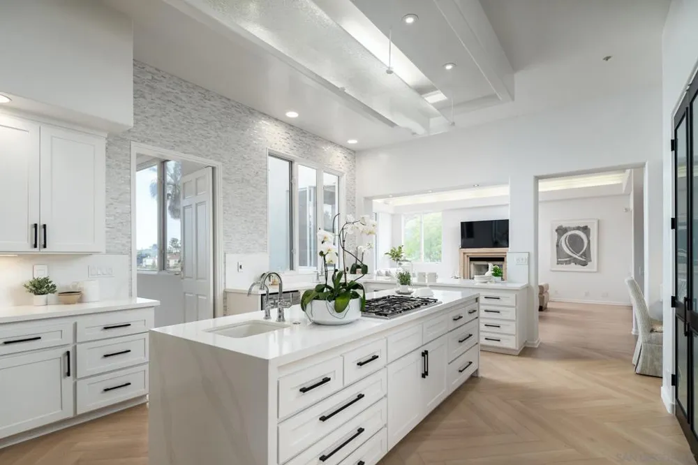 7402 Cadencia St Carlsbad, CA 92009