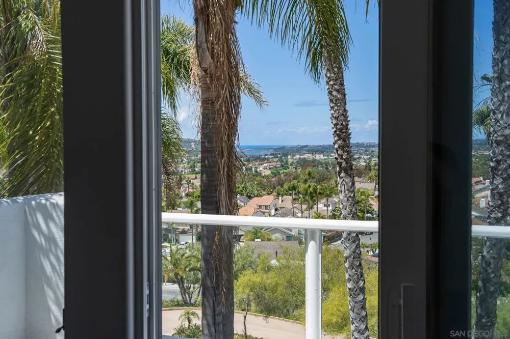 7402 Cadencia St Carlsbad, CA 92009