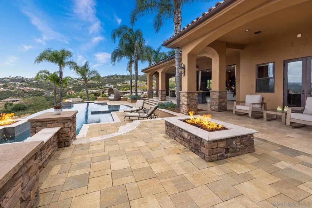 208 Alicia Way Alpine, CA 91901