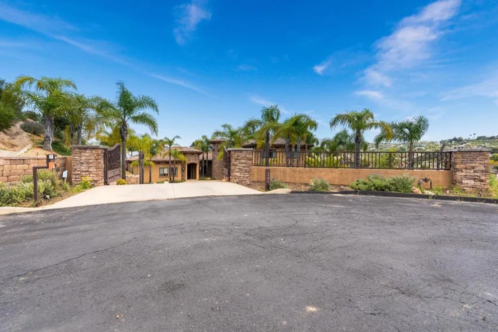 208 Alicia Way Alpine, CA 91901