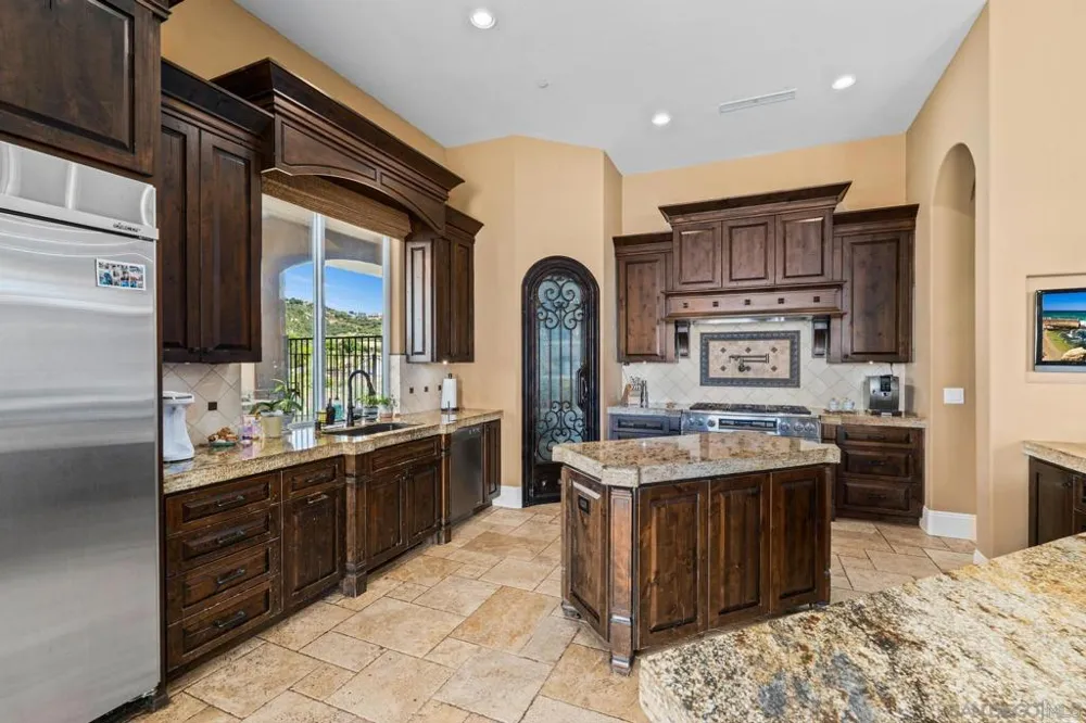 208 Alicia Way Alpine, CA 91901