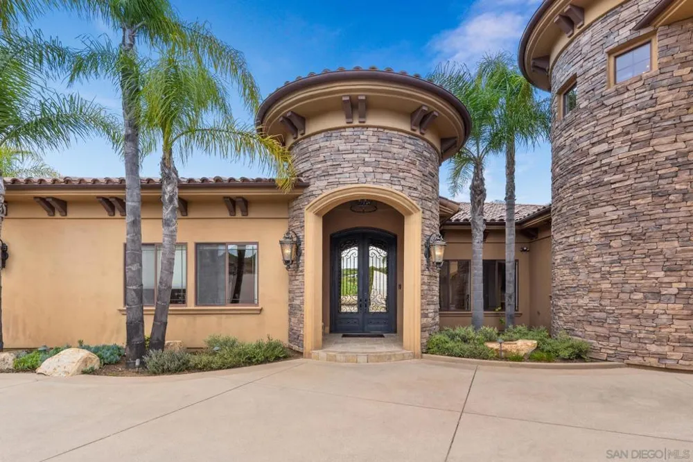 208 Alicia Way Alpine, CA 91901
