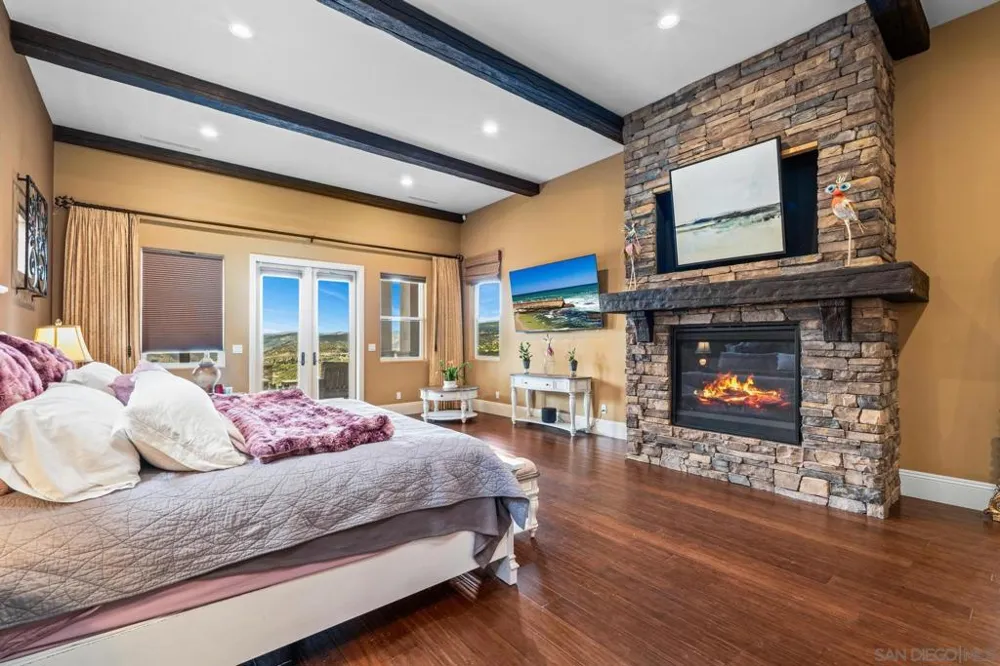 208 Alicia Way Alpine, CA 91901