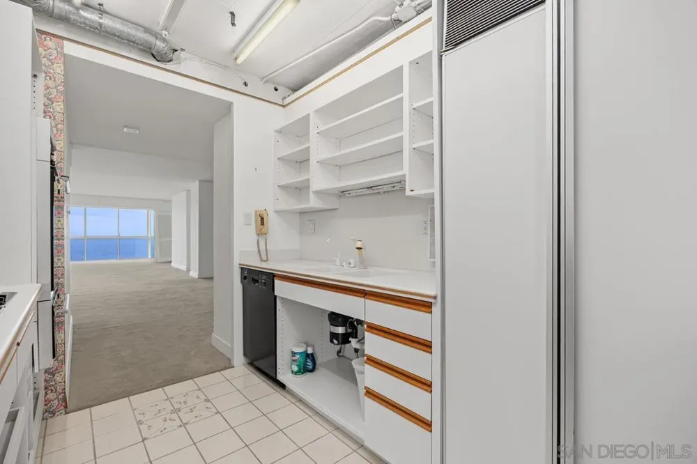 939 COAST #11 B San Diego, CA 92037