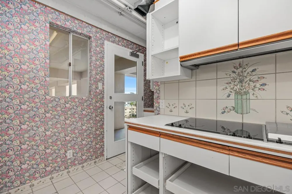 939 COAST #11 B San Diego, CA 92037