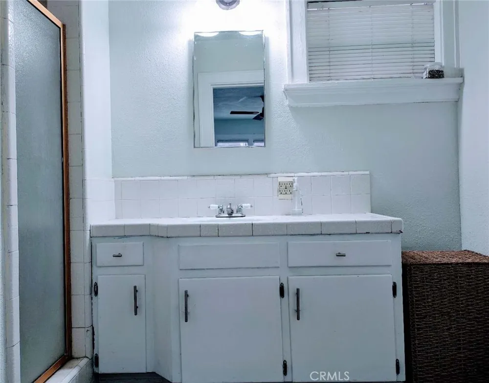 1618 Baker St Bakersfield, CA 93305