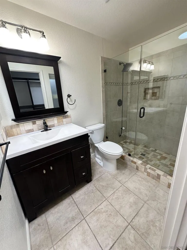 2035 Shadytree Ln Encinitas, CA 92024