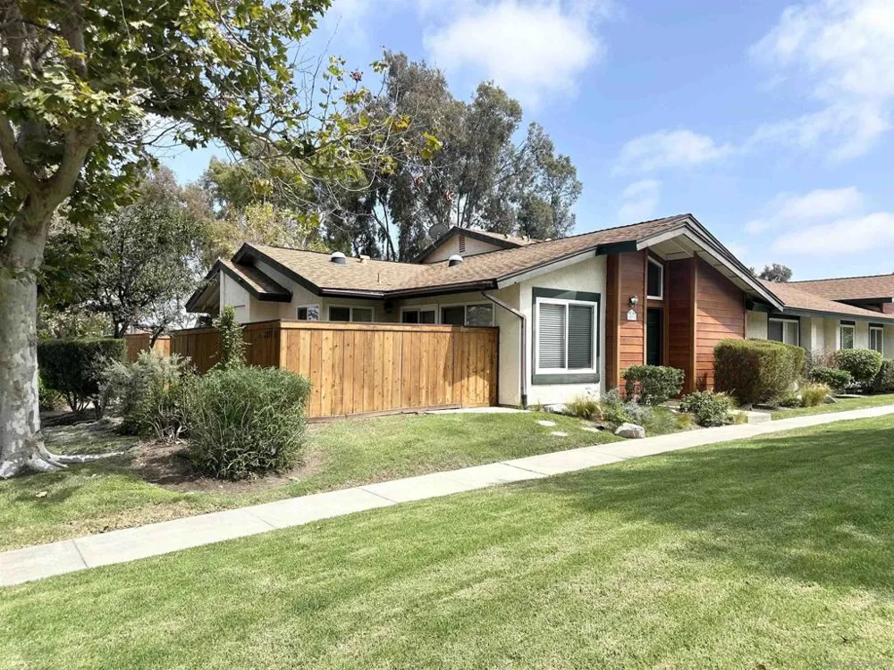 2035 Shadytree Ln Encinitas, CA 92024