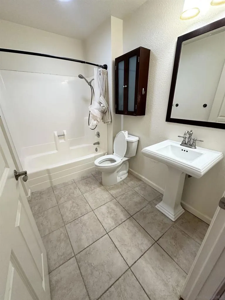 2035 Shadytree Ln Encinitas, CA 92024