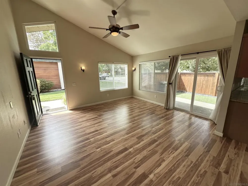 2035 Shadytree Ln Encinitas, CA 92024