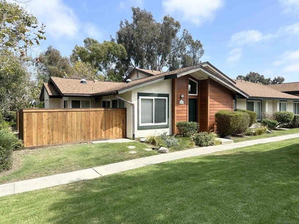 2035 Shadytree Ln Encinitas, CA 92024