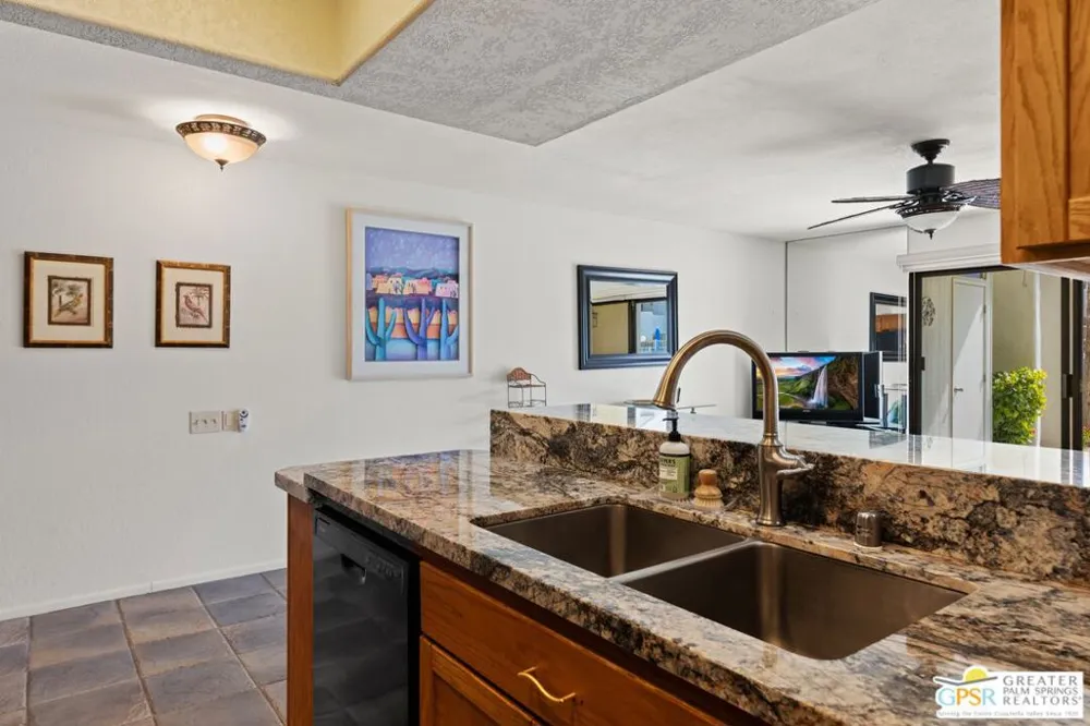 1655 E Palm Canyon Drive #111 Palm Springs, CA 92264