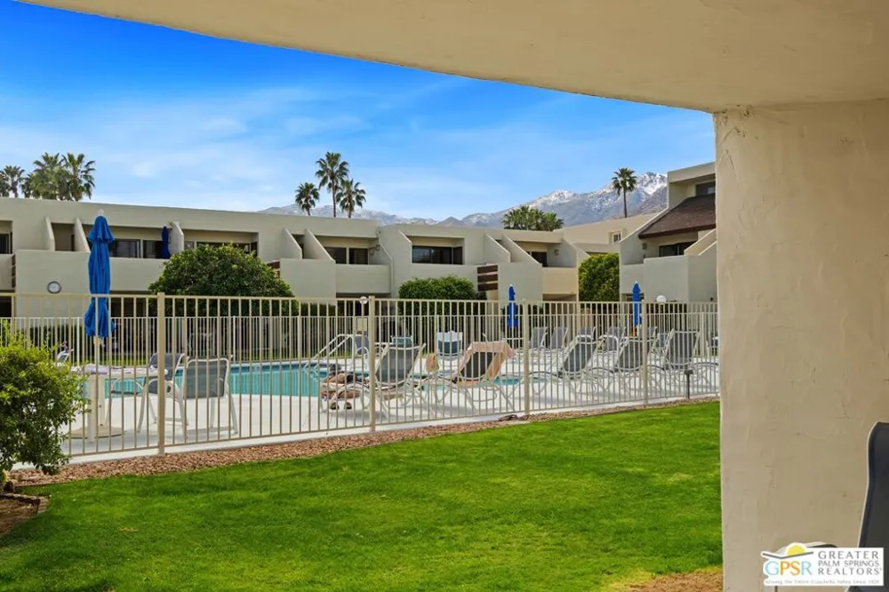 1655 E Palm Canyon Drive #111 Palm Springs, CA 92264