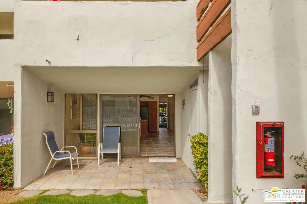 1655 E Palm Canyon Drive #111 Palm Springs, CA 92264