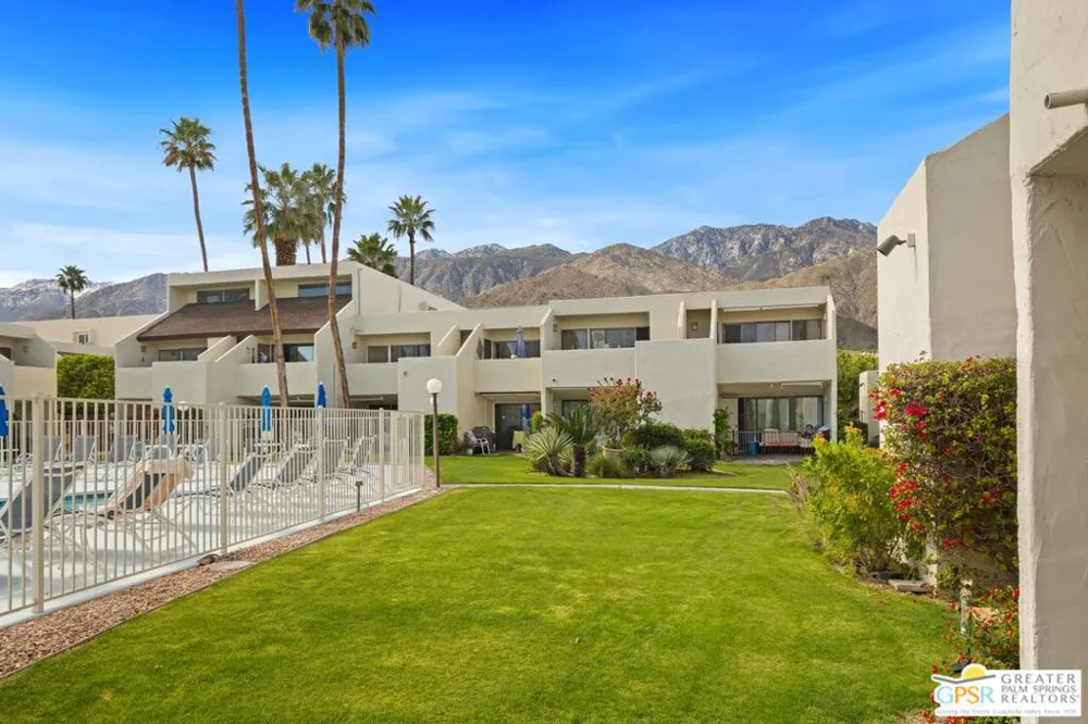 1655 E Palm Canyon Drive #111 Palm Springs, CA 92264