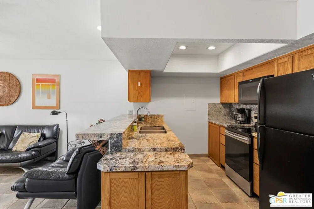 1655 E Palm Canyon Drive #111 Palm Springs, CA 92264