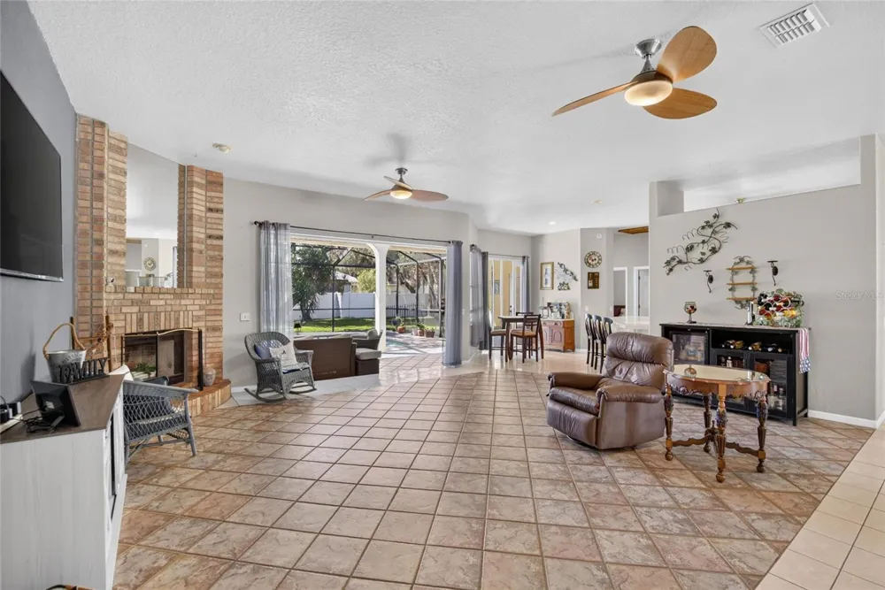 2704 ASTON AVENUE Plant City, FL 33566